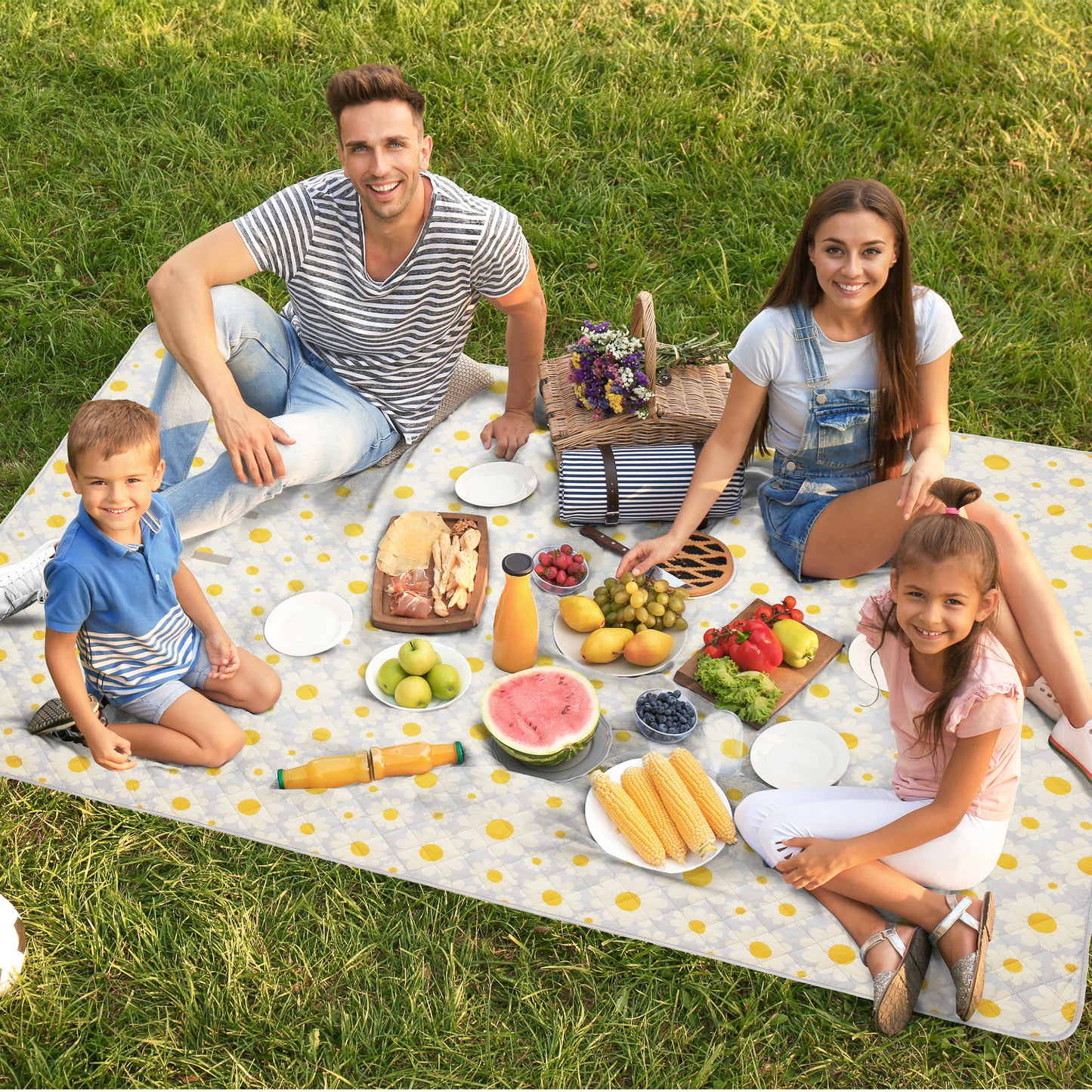 Daisy Day Printed Picnic Blanket
